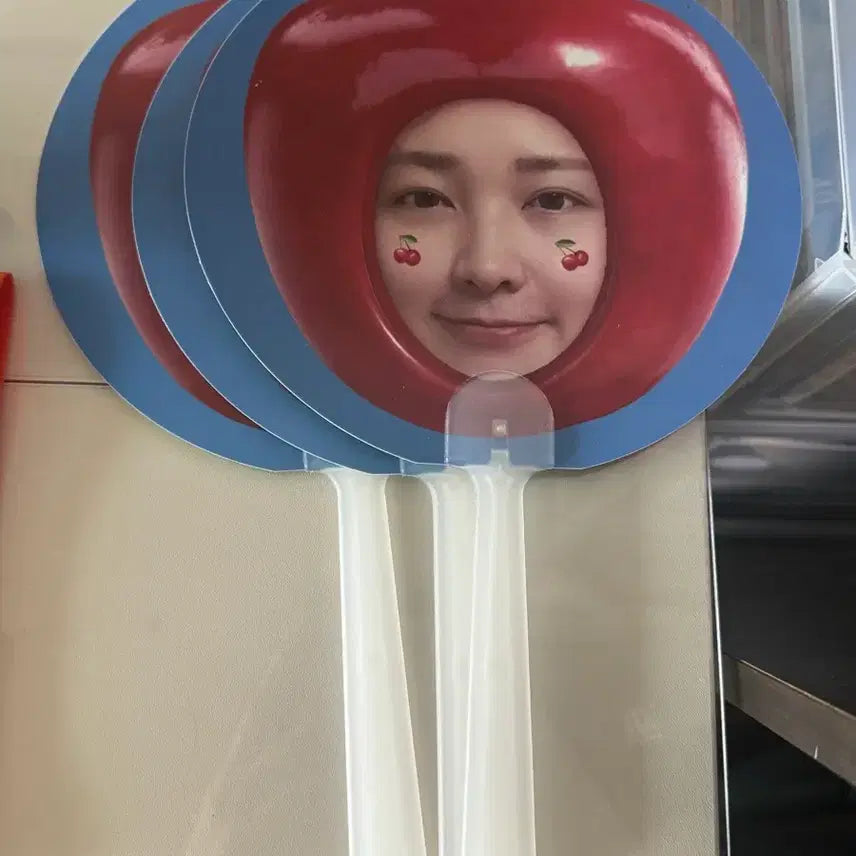 [BUNJANG] Tongdak Angel Folding Fan / 얼렁뚱땅 상점 통닭천사 부채 침착맨 친동생