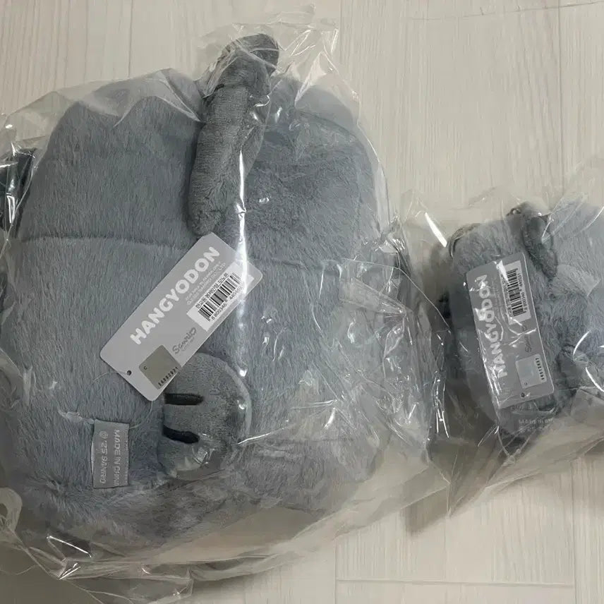 [BUNJANG] Sanrio Pochacco Monotone Plush Keyring Set (2 Sizes) / (2개 세트) 산리오 모노톤 흑백 그레이 한교동 인형 키링