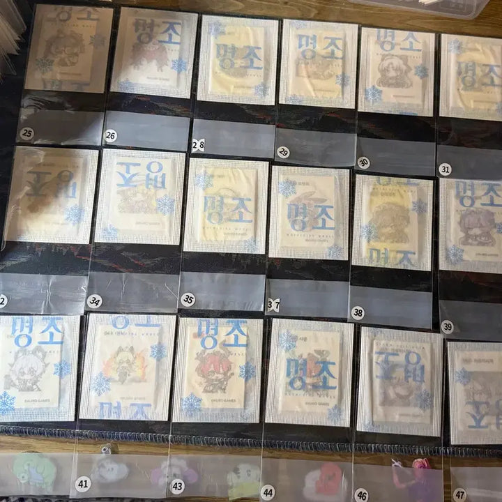 [BUNJANG] 41-Piece Assorted Collectible Stickers Bundle (Sealed &amp; Unsealed) / 판매) 명조 띠부씰 미개봉 + 개봉 41종 일괄판매