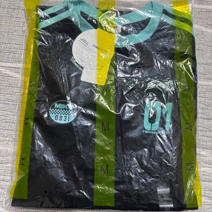 [BUNJANG] SPAO x Hatsune Miku Color Block Short Sleeve T-Shirt M (Sealed) / 스파오 하츠네 미쿠 배색 반팔 티셔츠 M 미개봉+특전2종 판매