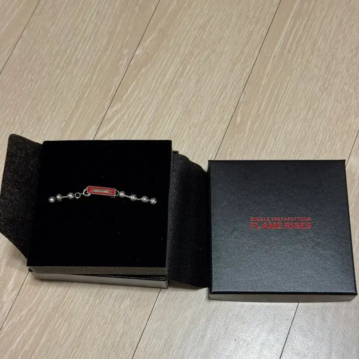 [BUNJANG] LE SSERAFIM 2023 FLAME RISES Tour Goods Bracelet / 르세라핌 팔찌(급처)