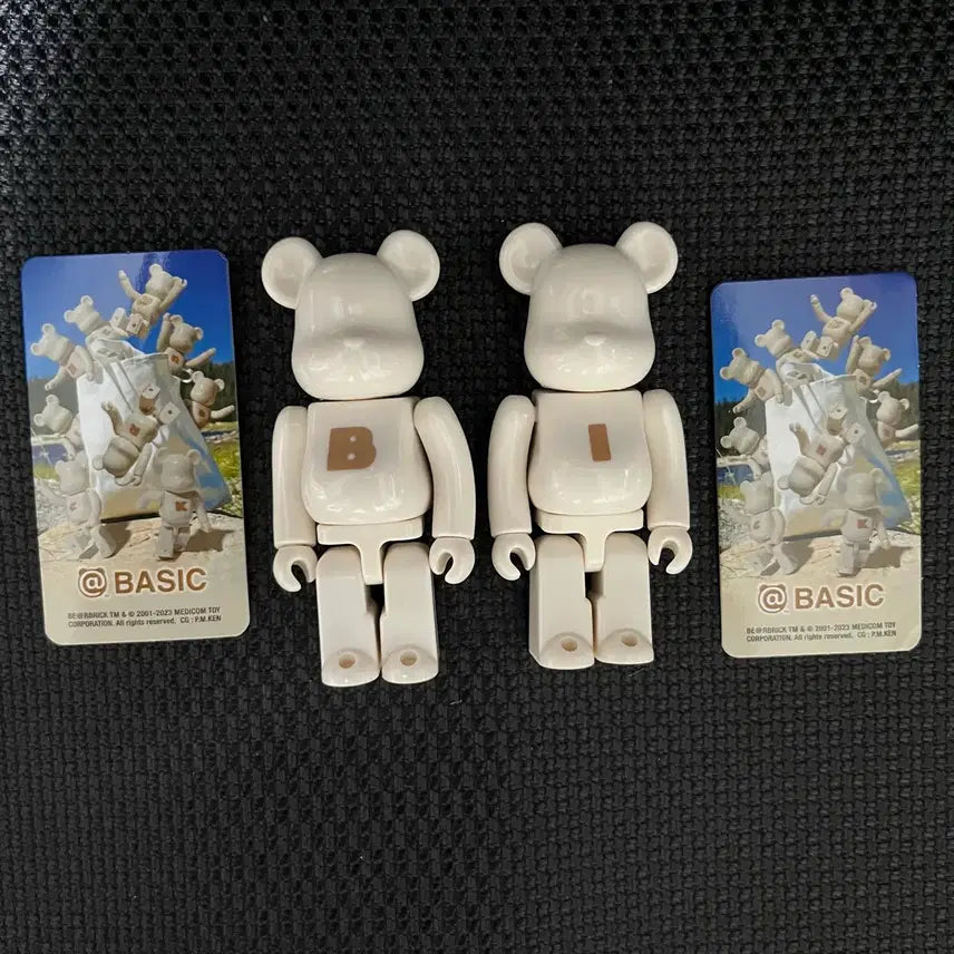 [BUNJANG] Bearbrick 47th Series Basic Figure (B, I) / 베어브릭 47탄 베이직 B, I 개봉
