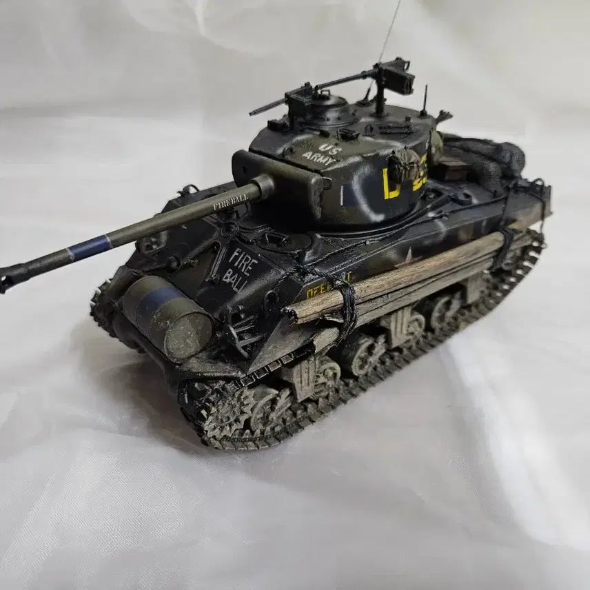 [BUNJANG] 1/35 Scale M4 Sherman Tank Plastic Model Kit - Assembled &amp; Weathered / 급처 처분 M4 서면 전차 1/35 프라모델 완성작