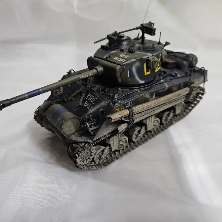 [BUNJANG] 1/35 Scale M4 Sherman Tank Plastic Model Kit - Assembled &amp; Weathered / 급처 처분 M4 서면 전차 1/35 프라모델 완성작