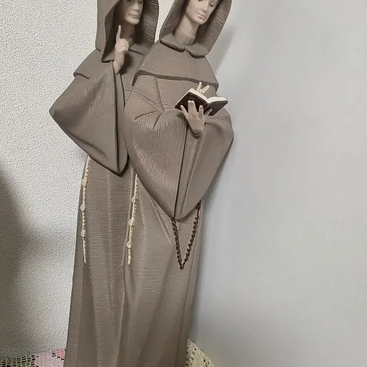 [BUNJANG] Lladró Salvador Debon Monks at Prayer Gres Figurine / 야드로 슈도사 피겨린
