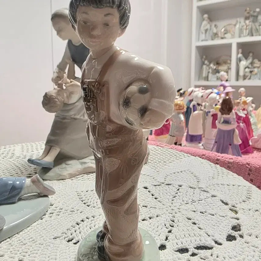 [BUNJANG] Nao by Lladro Boy with Soccer Ball Figurine / 야드로 축구소년 피겨린