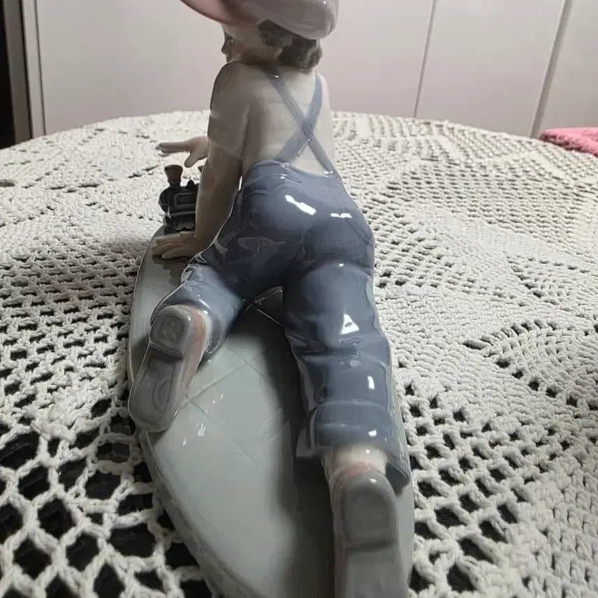 [BUNJANG] Lladró 7619 All Aboard Boy with Toy Train Figurine / 야드로 장난감 기차와 소년 피겨린