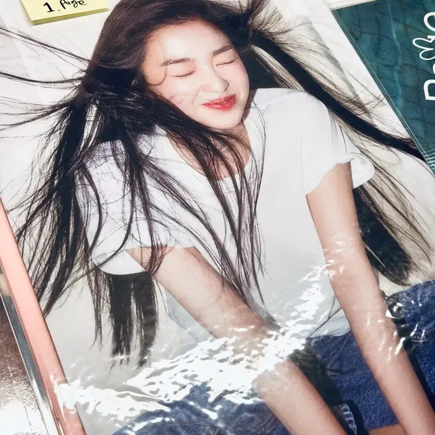 [BUNJANG] Red Velvet Irene 1page Photobook Photocard / 한정판 아이린 1page 사진전 포토북 레드벨벳 포카 원페이지