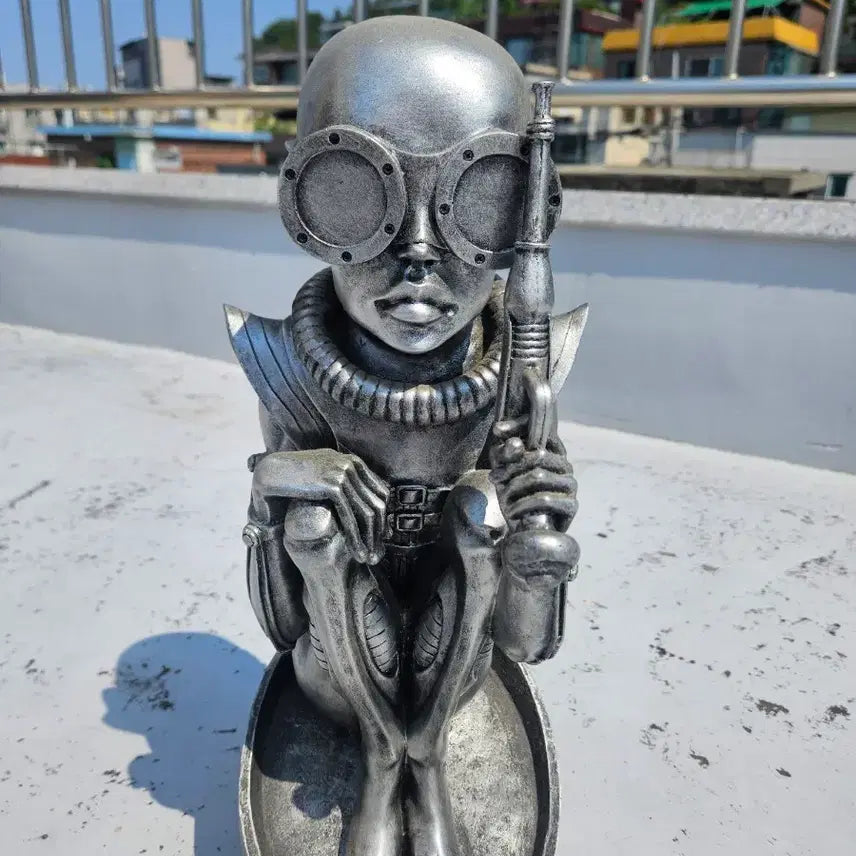 [BUNJANG] H.R. Giger Alien Birth Machine Bullet Baby Resin Statue (45cm) / H.R. 기거(giger)에이리언 Bullet Baby 레진 동상45cm