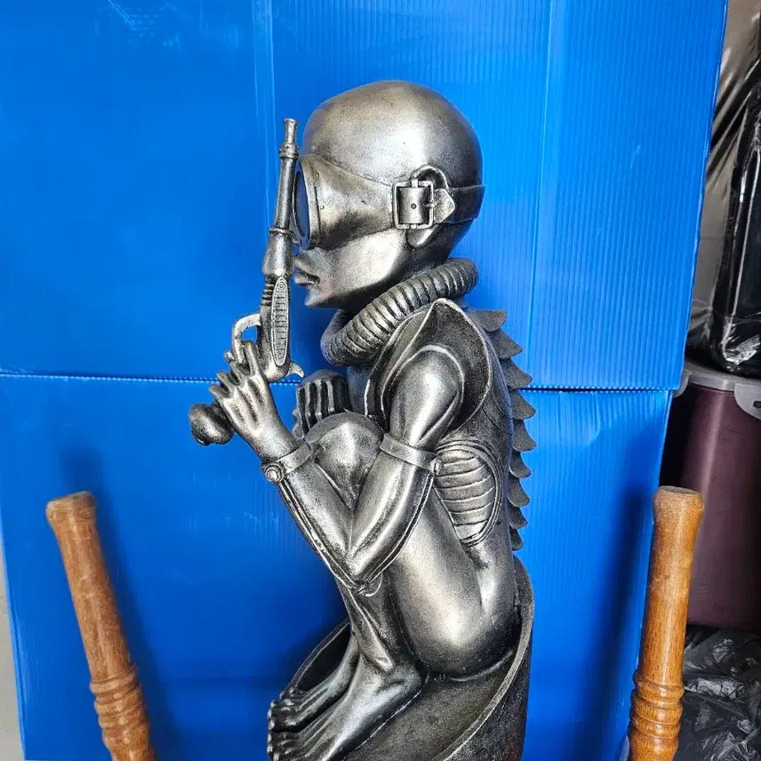 [BUNJANG] H.R. Giger Alien Birth Machine Bullet Baby Resin Statue (45cm) / H.R. 기거(giger)에이리언 Bullet Baby 레진 동상45cm