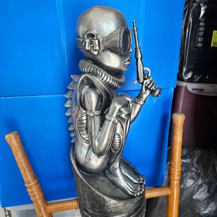 [BUNJANG] H.R. Giger Alien Birth Machine Bullet Baby Resin Statue (45cm) / H.R. 기거(giger)에이리언 Bullet Baby 레진 동상45cm