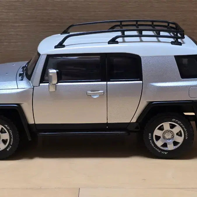 [BUNJANG] Autoart 1:18 Toyota FJ Cruiser Silver Die-cast Model / 1:18 오토아트 토요타 FJ크루저 은색 다이캐스트