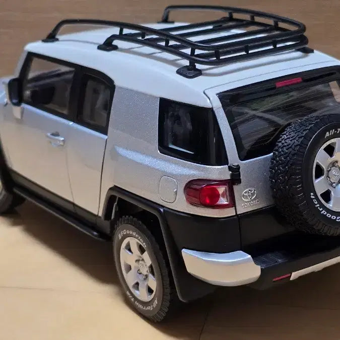 [BUNJANG] Autoart 1:18 Toyota FJ Cruiser Silver Die-cast Model / 1:18 오토아트 토요타 FJ크루저 은색 다이캐스트