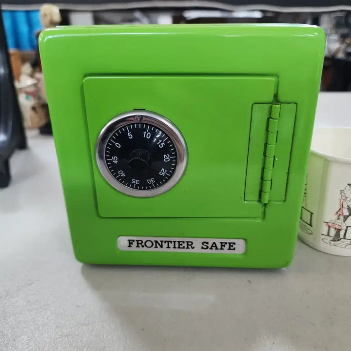 [BUNJANG] Vintage USA Tin Piggy Bank / USA 양철 저금통 크기13.5cmX10cm높이13.5cm