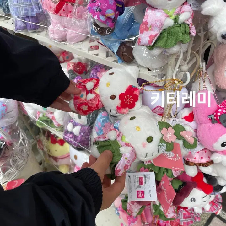 [BUNJANG] Hello Kitty Kimono Keychain Plush Doll / 정품)산리오 기모노 키티 키링 인형