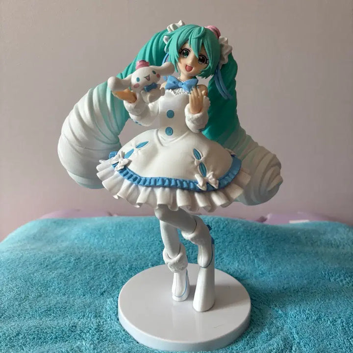 [BUNJANG] Vocaloid Luminasta Cinnamoroll Hatsune Miku Figure / 보컬로이드 루미나스타 시나모롤 하츠네미쿠 피규어
