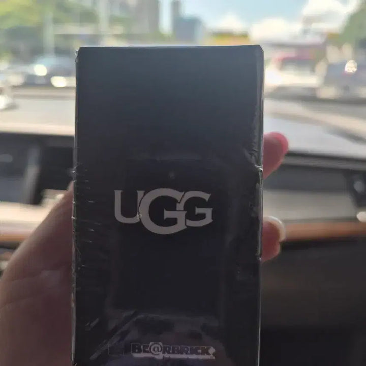 [BUNJANG] UGG x Bearbrick Limited Edition Collaboration Bearbrick / 새상품 정품 UGG베어브릭 콜라보 어그베어브릭 한정판 베어브릭