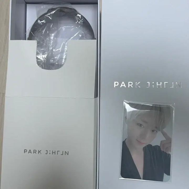 [BUNJANG] Park Jihoon Lightstick Photocard Bundle / 박지훈 응원봉 뽑봉(포카 포함)