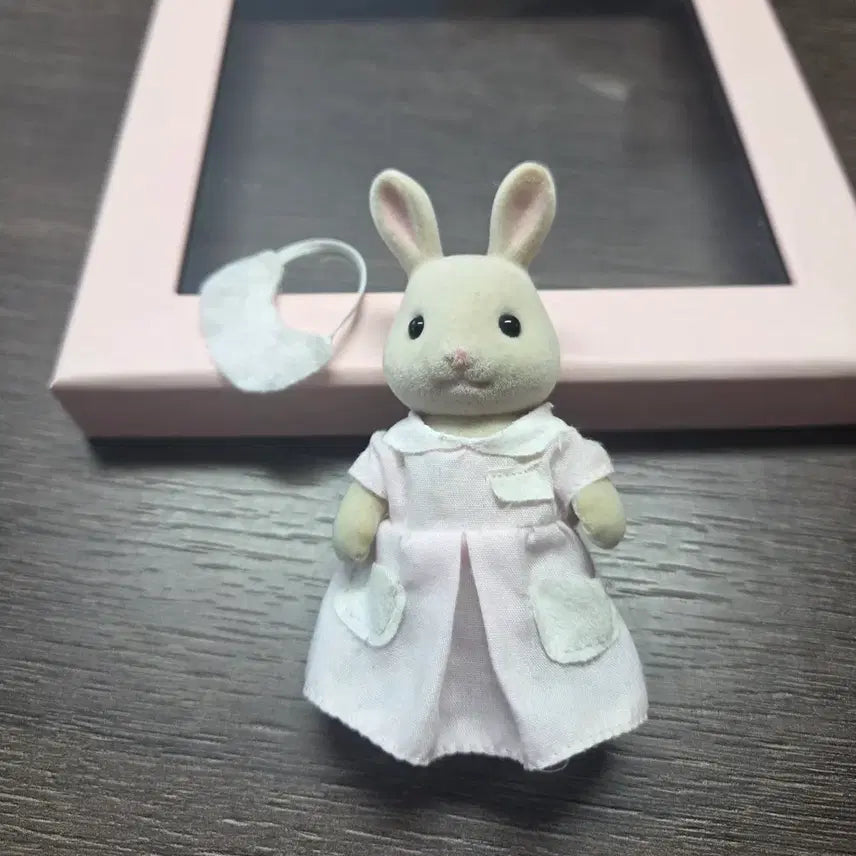 [BUNJANG] Sylvanian Families Nurse Doll / 실바니안 간호사