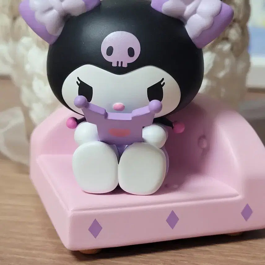 [BUNJANG] POP MART Kuromi Sofa Figure / 팝마트 소파 쿠로미 피규어