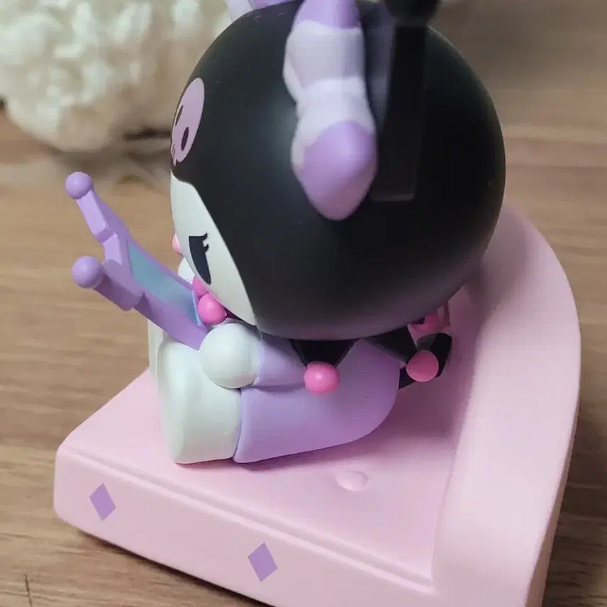 [BUNJANG] POP MART Kuromi Sofa Figure / 팝마트 소파 쿠로미 피규어