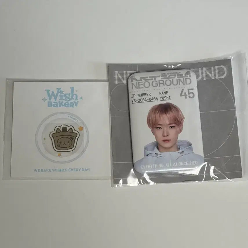 [BUNJANG] Bakery Bubble Cat Metal Sticker &amp; Neo Ground Pop-up Yuushi Badge Bundle Set / 베이커리 버블냥 메탈스티커&amp;네오그라운드팝업 유우시 뱃지 일괄 양도