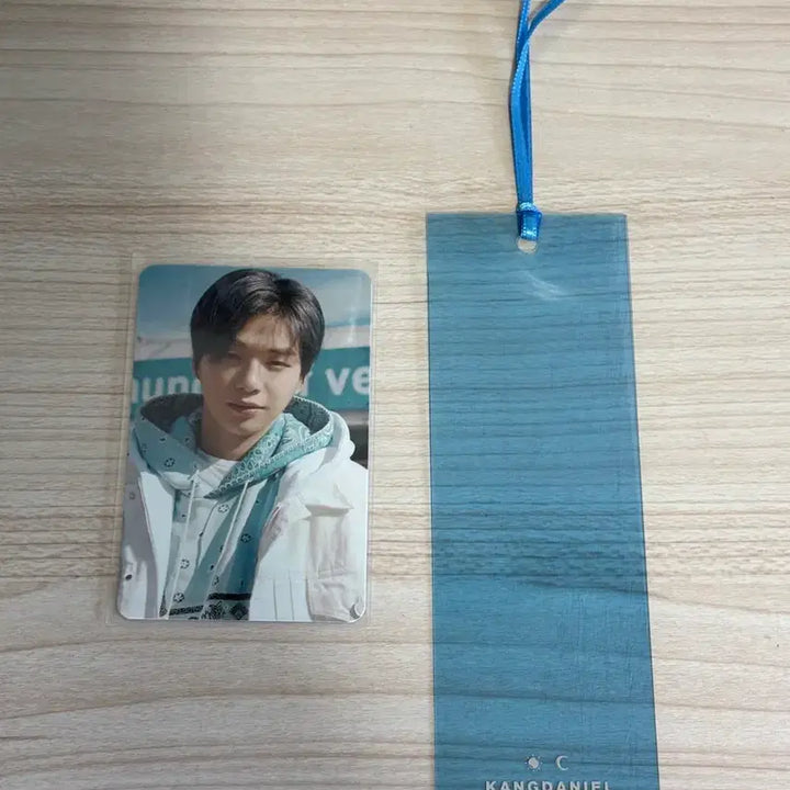 [BUNJANG] Kang Daniel CYAN Album Photocard &amp; Bookmark Bundle Set / 강다니엘 cyan 앨범 포카와 책갈피 일괄로 판매