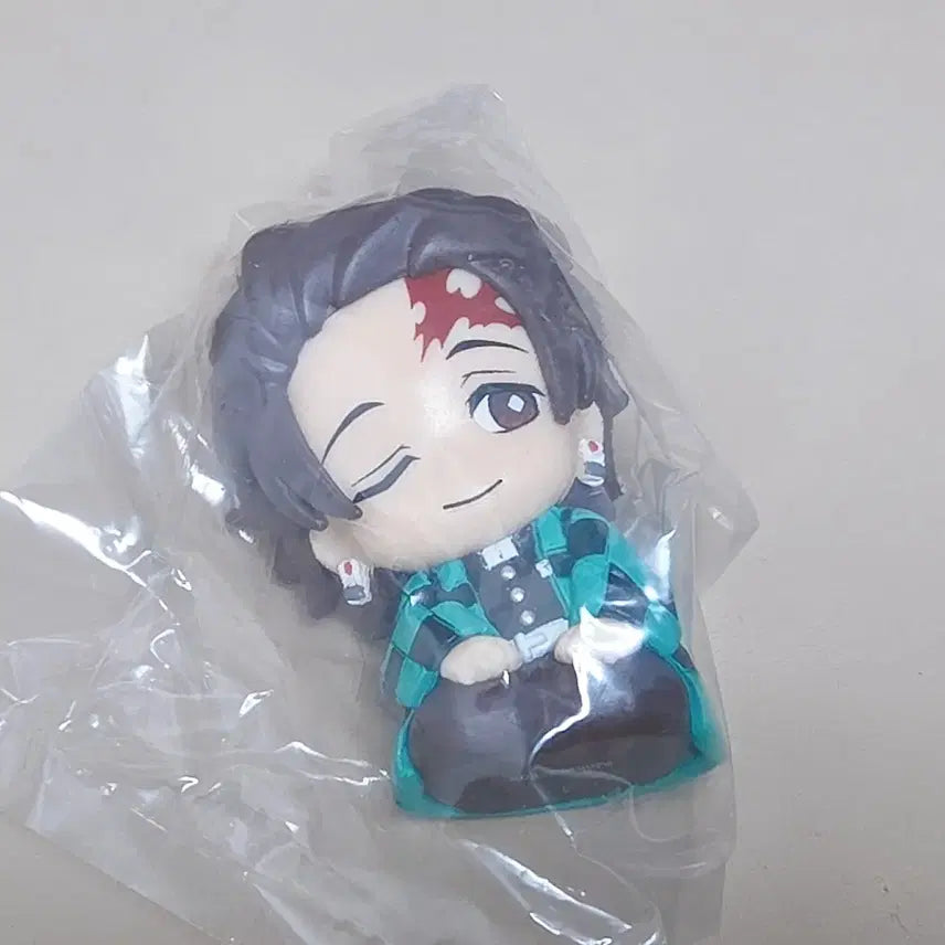 [BUNJANG] Demon Slayer Tanjiro Shoulder Sit Gacha Figure / 귀멸의 칼날 어깨쿵 가챠 탄지로