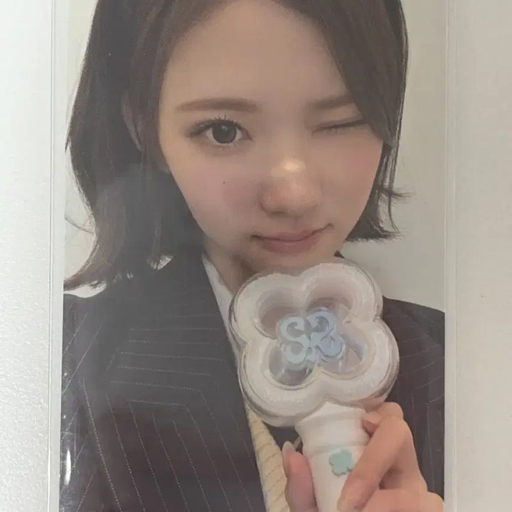 [BUNJANG] HATS TO HEARTS Jiwoo Lightstick Photocard / 하츠투하츠 지우 응원봉 포카