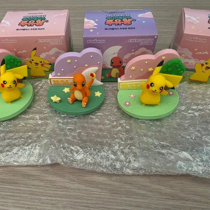 [BUNJANG] Pokemon Pikachu &amp; Charmander Energy Plus Figure Set / [급처]포켓몬 파이리 피카츄 피규어 에너지플러스 주유왕 POKEMON