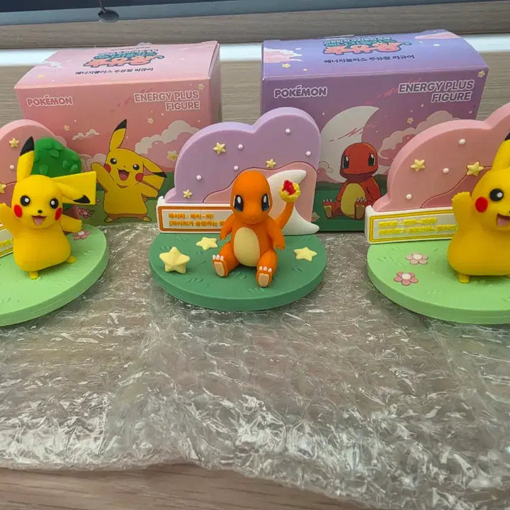 [BUNJANG] Pokemon Pikachu &amp; Charmander Energy Plus Figure Set / [급처]포켓몬 파이리 피카츄 피규어 에너지플러스 주유왕 POKEMON