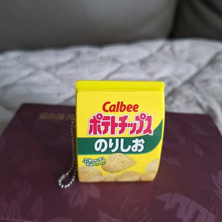 [BUNJANG] Calbee Gachapon Potato Chips Mini Charm Capsule Toy / 일본 가루비 가챠 포테토칩 샤캬사카 미니어처 참 캡슐토이