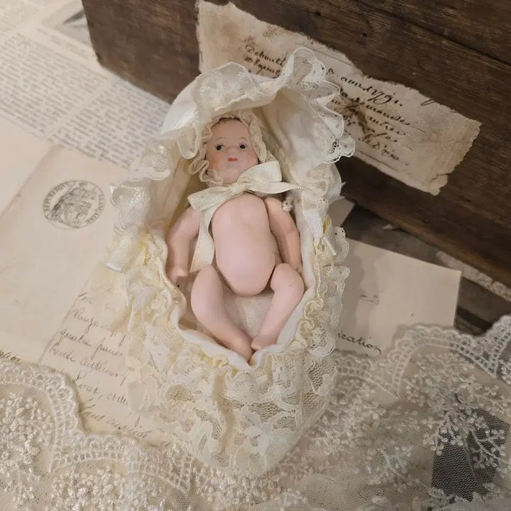 [BUNJANG] Vintage Bisque Baby Doll with Lace Cradle Set / 빈티지 아기 비스크돌 레이스요람 세트