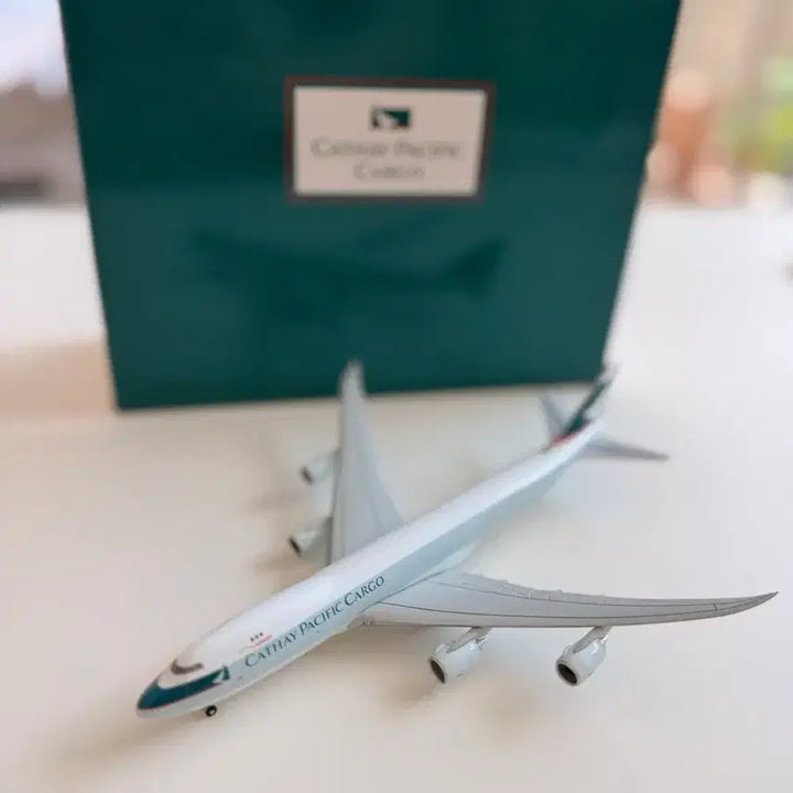 [BUNJANG] Cathay Pacific Boeing 747-8F 1:400 Diecast Aircraft Model / 캐세이퍼시픽 공식 한정판 Boeing 747-8F 1:400 다이캐스트