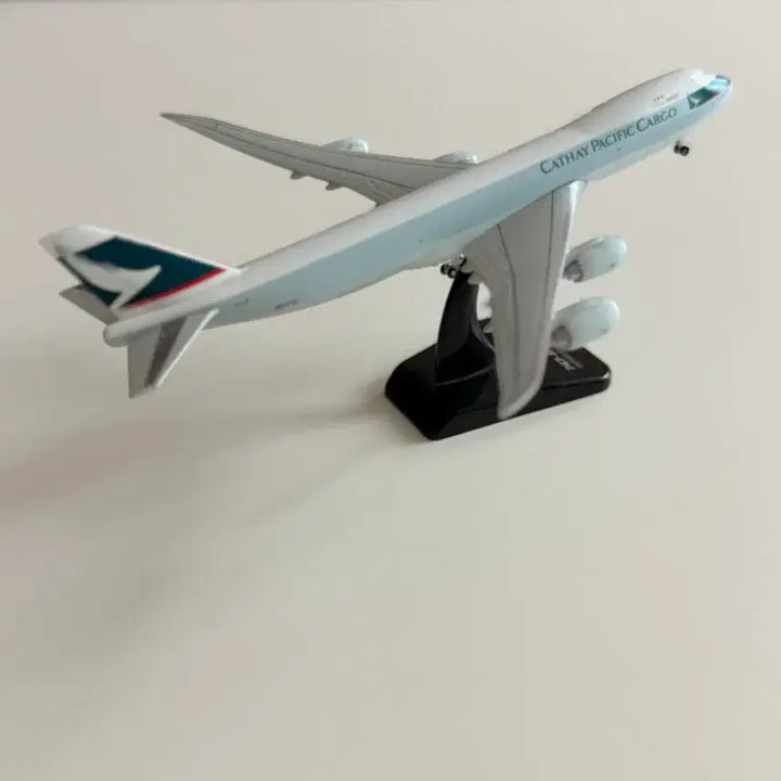 [BUNJANG] Cathay Pacific Boeing 747-8F 1:400 Diecast Aircraft Model / 캐세이퍼시픽 공식 한정판 Boeing 747-8F 1:400 다이캐스트