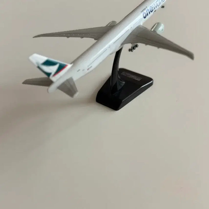 [BUNJANG] Cathay Pacific Boeing 777-300ER 1:400 Scale Diecast Model / 희귀 캐세이퍼시픽 공식 굿즈 Boeing 777-300ER 1:400 항