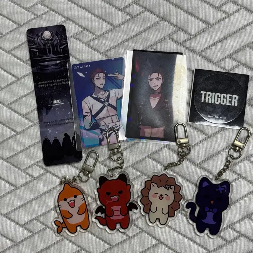 [BUNJANG] Revolutions 1st Anniversary Goods Keychain Set / 리레볼루션 1주년 굿즈 판매