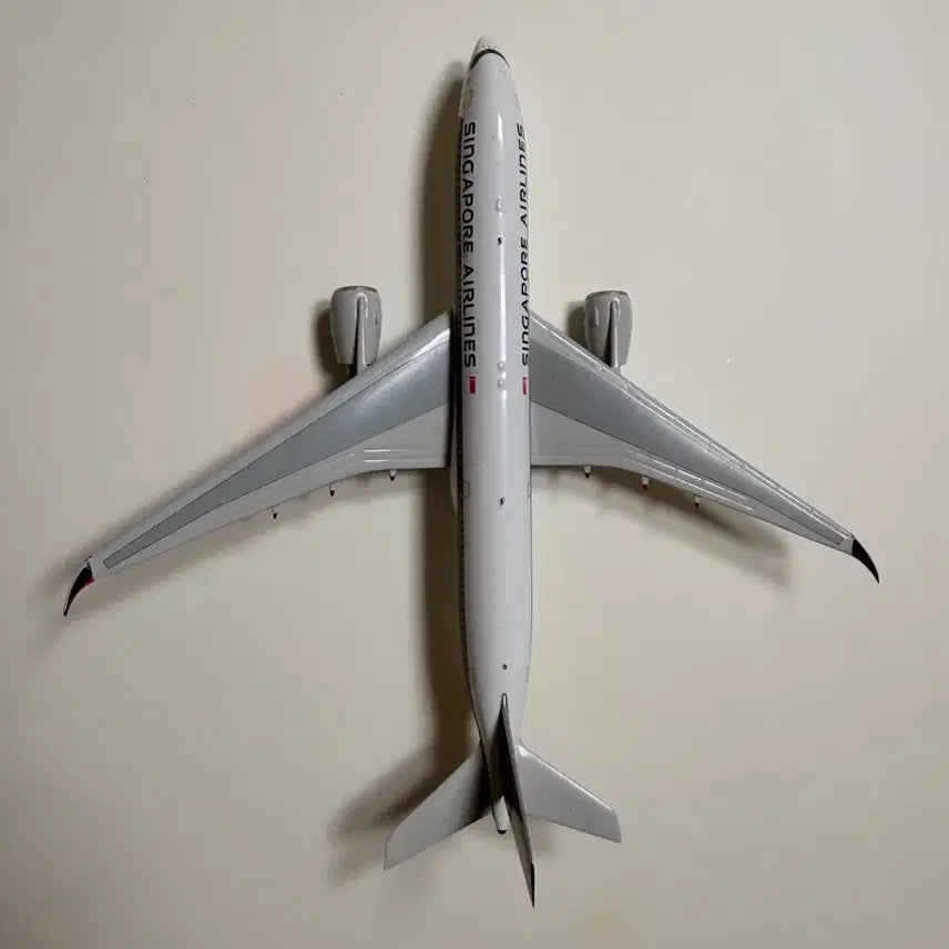 [BUNJANG] Phoenix Singapore Airlines A350-900 1:400 Scale Airplane Model / 피닉스 싱가포르 항공 A350-900 1:400 비행기 모형