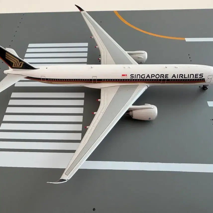 [BUNJANG] Phoenix Singapore Airlines A350-900 1:400 Scale Airplane Model / 피닉스 싱가포르 항공 A350-900 1:400 비행기 모형