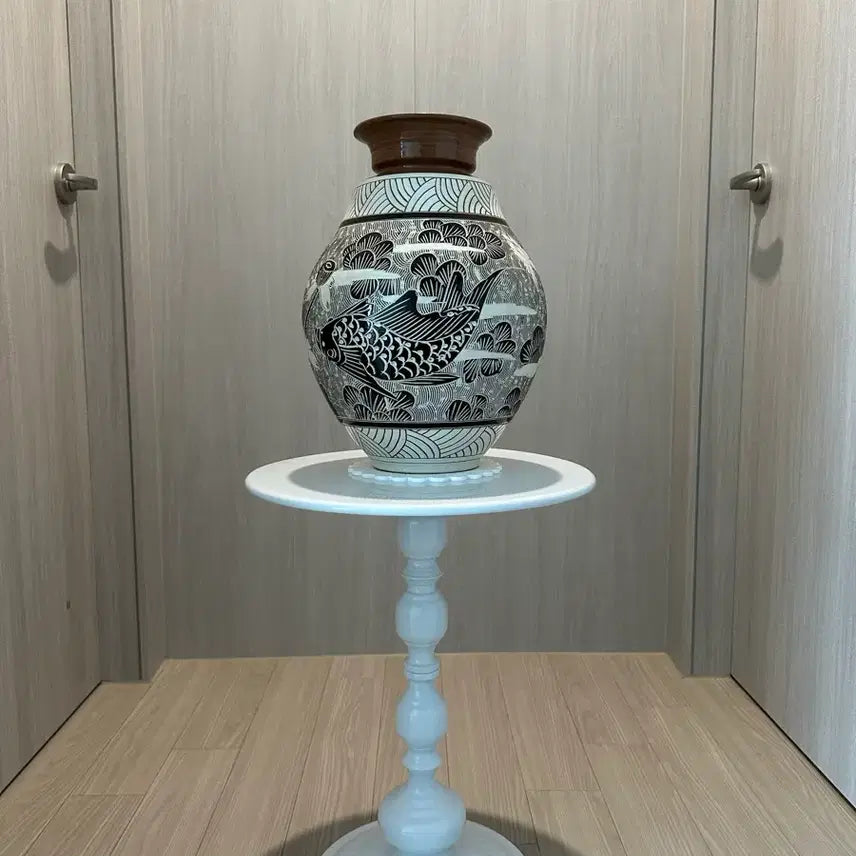 [BUNJANG] Vintage Ceramic Vase with Carp and Lotus Painting / 도자기 화병