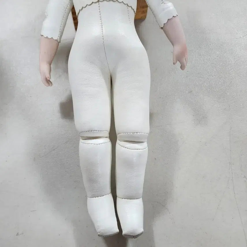 [SOLD OUT] 미국서온 핸드메이드 인형  도자기 +가죽 38cm 포세린