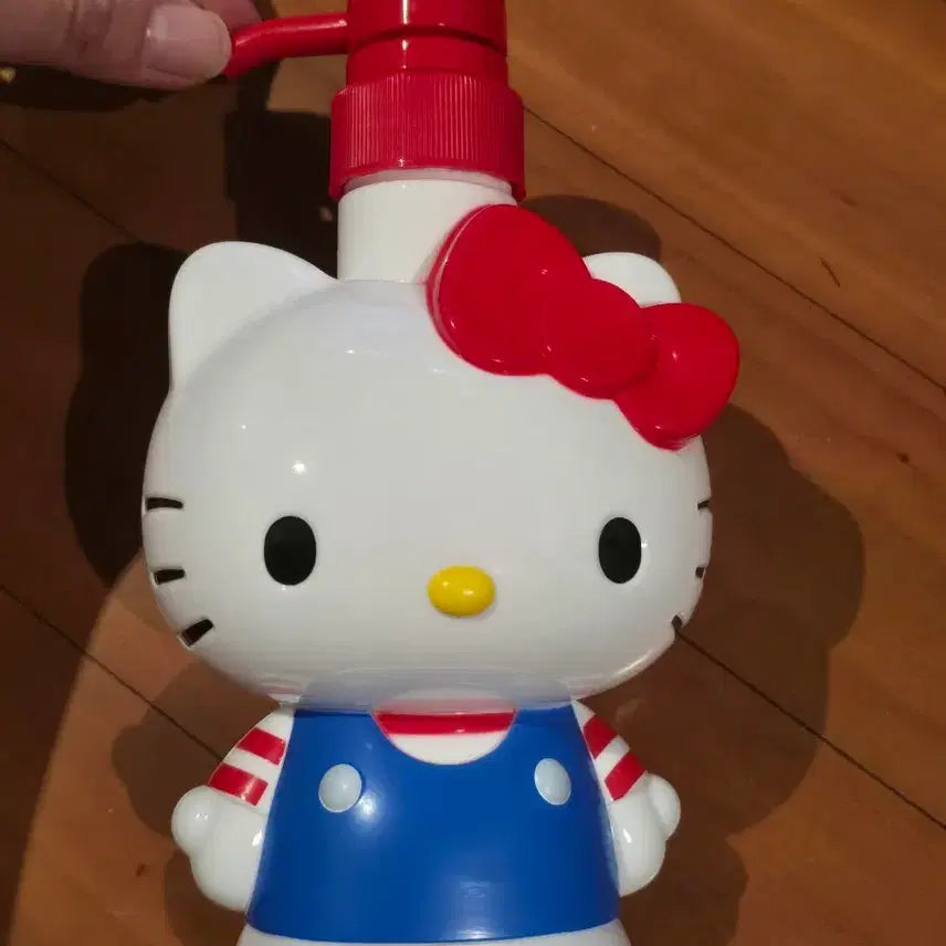 [BUNJANG] Hello Kitty Pump Container / 헬로키티 펌프용기 팝니다