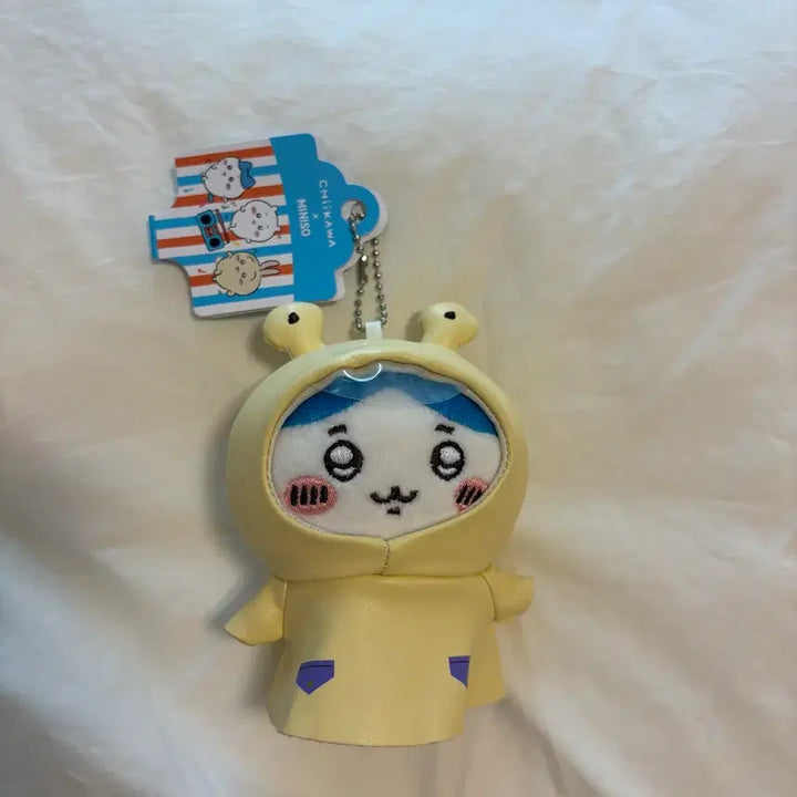 [BUNJANG] Chiikawa Hachiwara Raincoat Plush Keychain / 치이카와 먼작귀 하치와레 우비 인형 키링