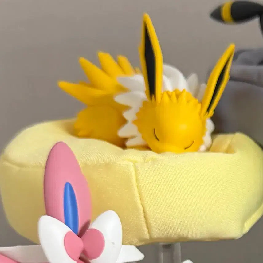 [BUNJANG] Pokemon Sleep Eeveelutions Thunder Figure (Sealed) / 포켓몬스터 잠자는이브이즈 썬더 미개봉드려요