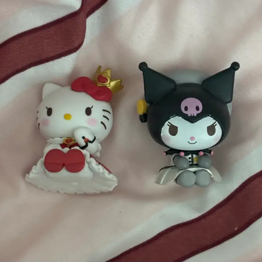 [BUNJANG] Sanrio x Cardcaptor Sakura Collaboration Hello Kitty &amp; Kuromi Gacha Figures Bundle Set / (일괄) 산리오 카드캡터 체리 콜라보 헬로키티 키티 쿠로미 가챠 피규어