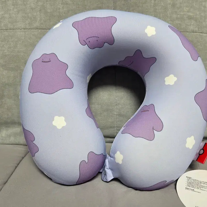 [BUNJANG] Pokemon Ditto Cool Pattern Neck Cushion (Neck Pillow) / 포켓몬스터 메타몽 쿨패턴 목쿠션(목베개)