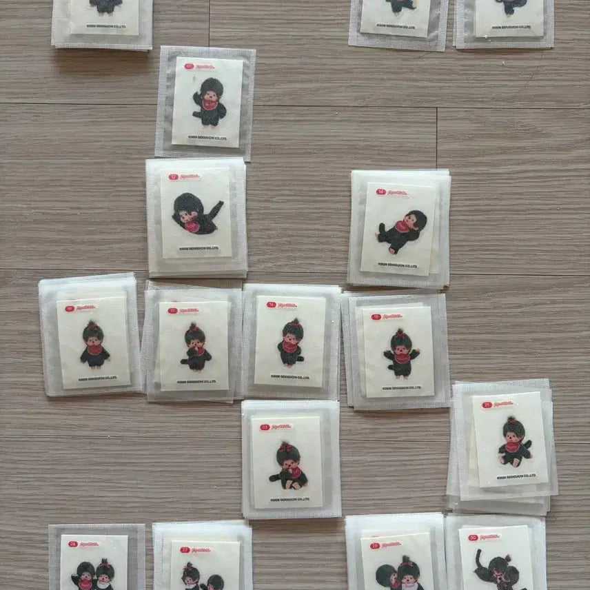 [BUNJANG] Monchhichi Strawberry Wafer Sticker Set (16 Types) / 몬치치 띠부씰 딸기웨하스 띠부씰 16종 판매