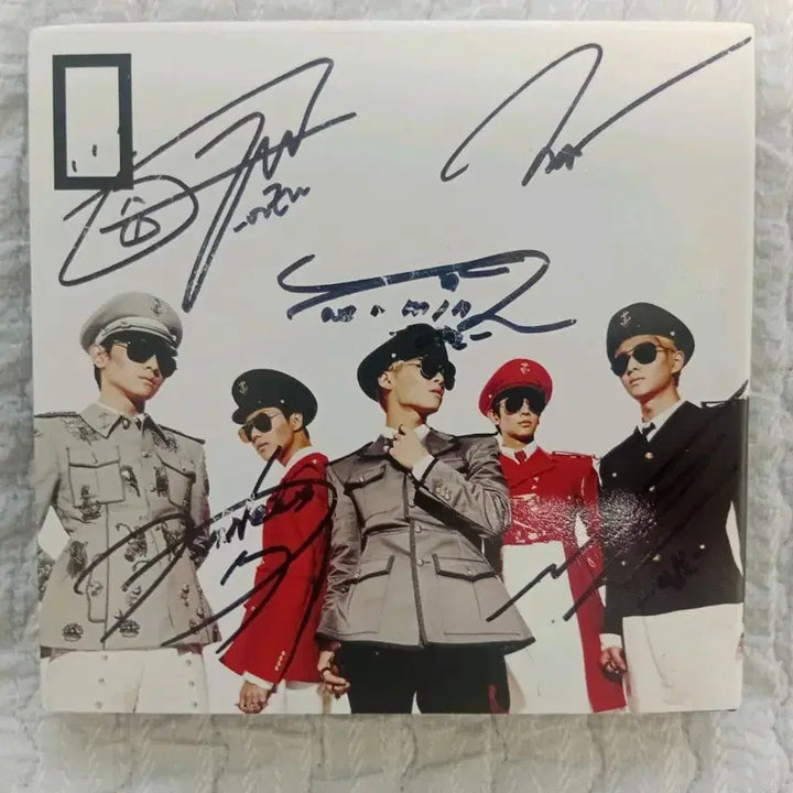 [BUNJANG] SHINee Everybody Signed Album / (급처) 샤이니 에브리바디 싸인 앨범