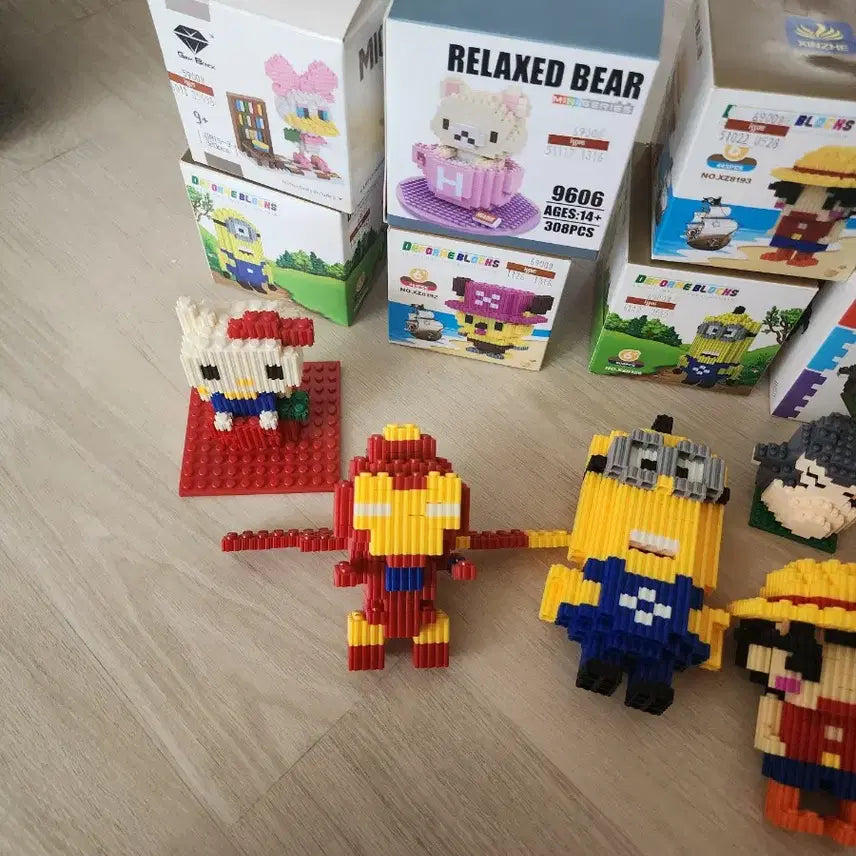 [BUNJANG] Bulk Lot of Block Figures (Includes Iron Man, Minions, One Piece Luffy) / 블록 피규어 일괄
