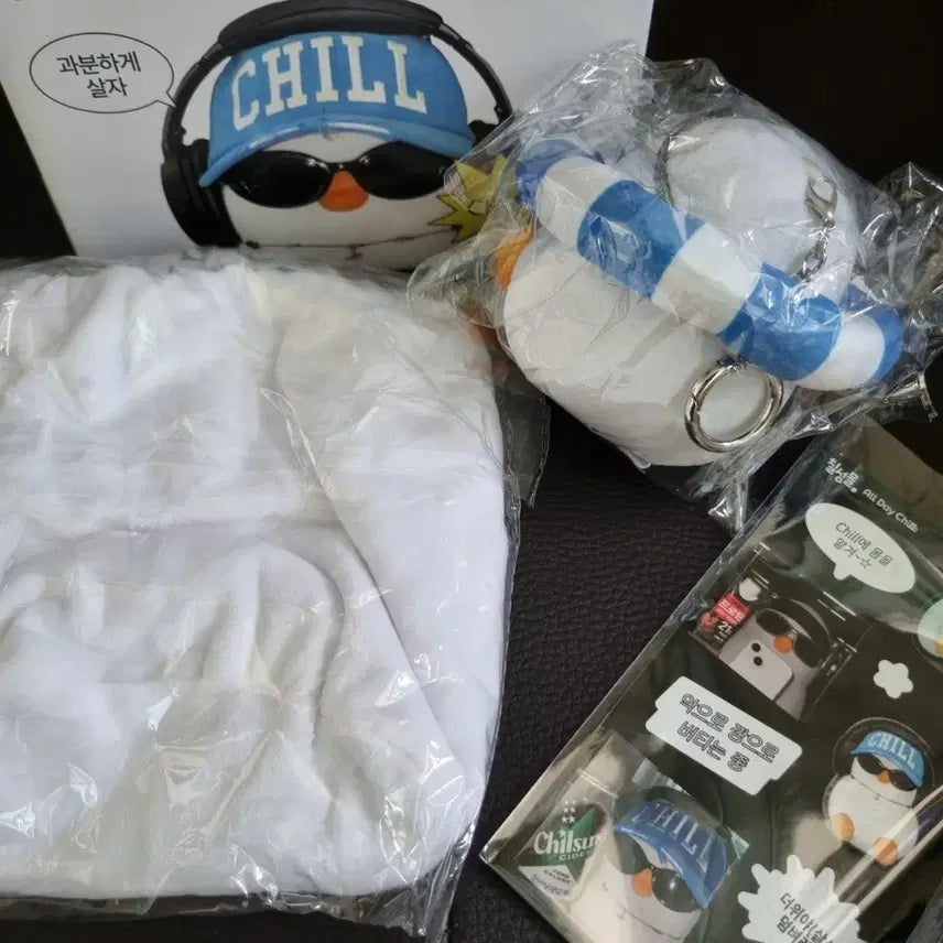 [BUNJANG] Bebe The Duck Pouch, Doll, and Sticker Set / 베베더오리 칠성 인형 파우치 스티커 세트